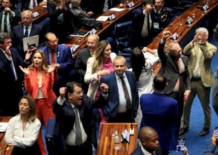 Senado aprova reforma tributária; texto volta à Câmara